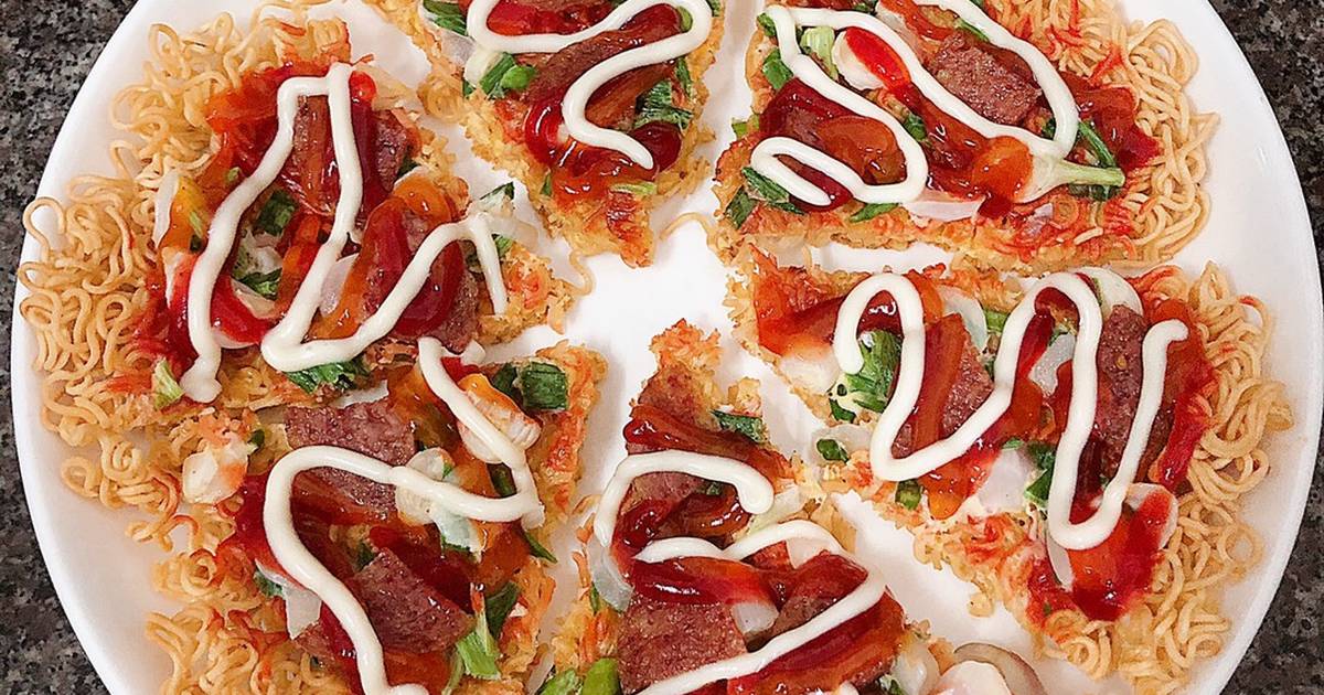 PIZZA EXPRESS - TỔNG HỢP CÔNG THỨC LÀM BÁNH PIZZA MÌ TÔM LẠ MIỆNG (PHẦN 6) - PIZZA MÌ TÔM CÙNG TRỨNG VÀ XÚC XÍCH - Pizza Express